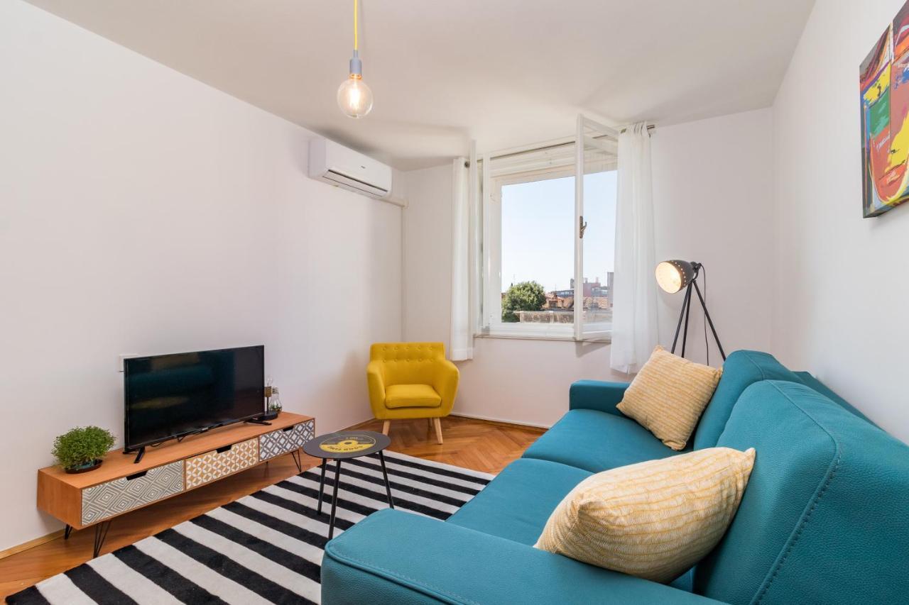 Quirky Apartment Arena With Parking PUY 외부 사진