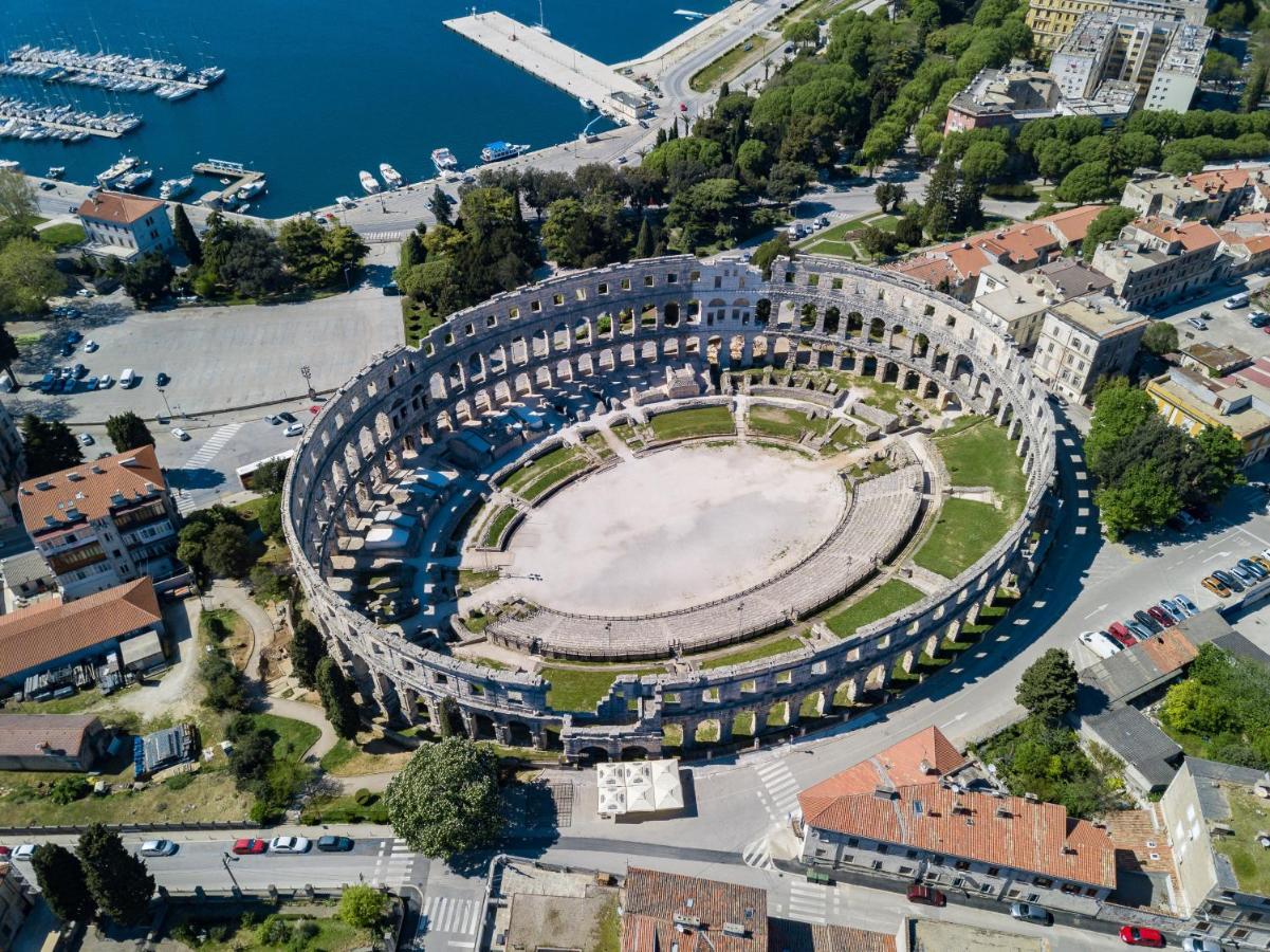 Quirky Apartment Arena With Parking PUY 외부 사진