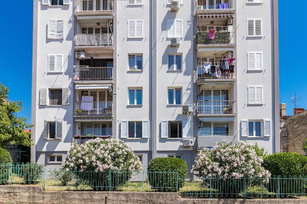 Quirky Apartment Arena With Parking PUY 외부 사진